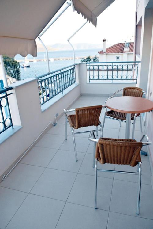 Studios Karavos Αλιβέρι Εξωτερικό φωτογραφία